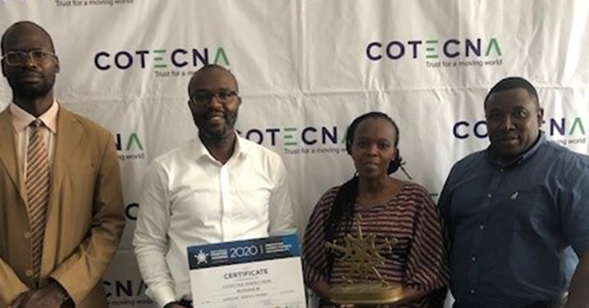 kenya-team-with-award
